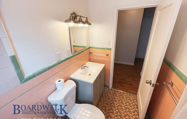 3 beds, 1 bath, 1,400 sqft, $2,300, Unit 1748 S Main St- #1