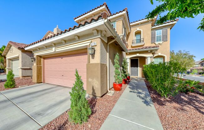 MOVE-IN SPECIAL! LOADED W/ UPGRADES! STUNNING 3BD/2.5BA NEAR SUMMERLIN!