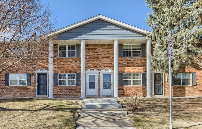Experience Elevated Townhome Living in Aurora!