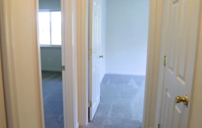 2 beds, 1 bath, 900 sqft, $2,020, Unit 370