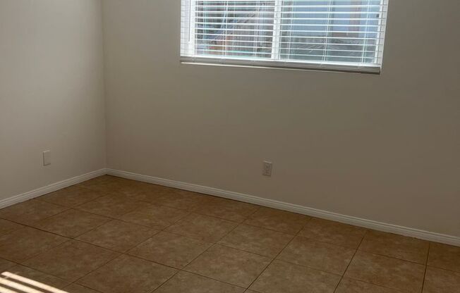 2 beds, 1 bath, $2,950