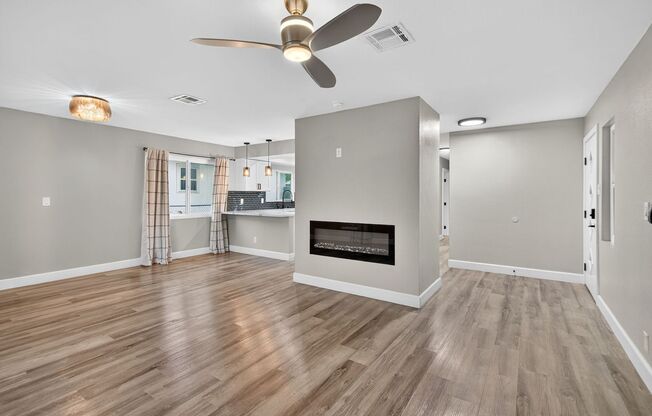 *NO HOA* MOVE-IN READY SINGLE STORY HOME!