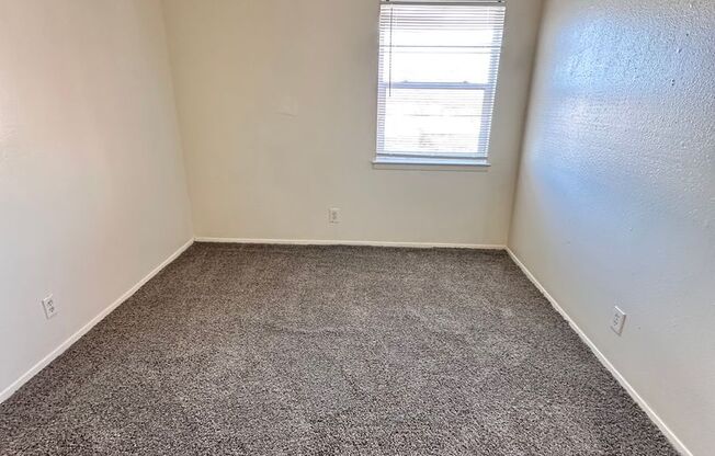 2 beds, 1 bath, 750 sqft, $700, Unit Unit 7