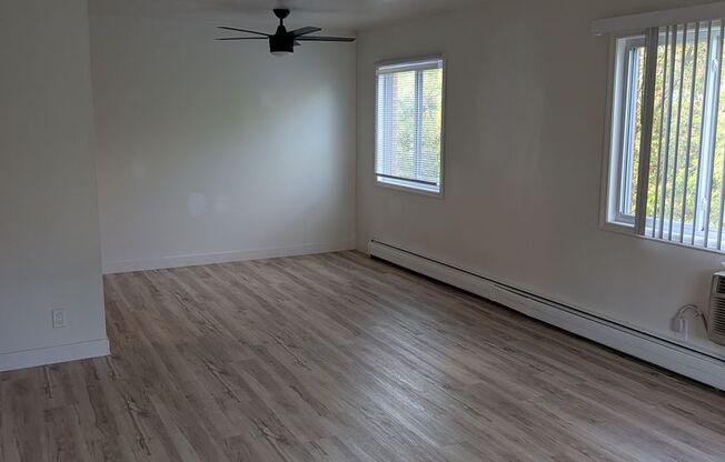 2 beds, 1 bath, 900 sqft, $1,350, Unit Unit 207