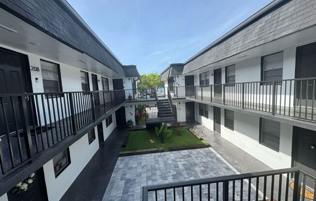 1 bed, 1 bath, $1,595, Unit F209