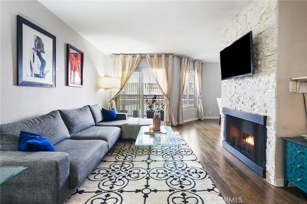 1 bed, 1 bath, 740 sqft, $3,000, Unit 326