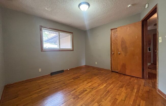 2 beds, 1 bath, $950