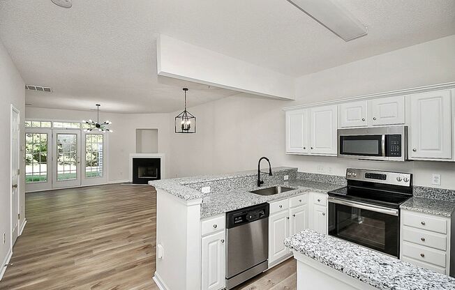 Luxury Townhome minutes from Uptown!