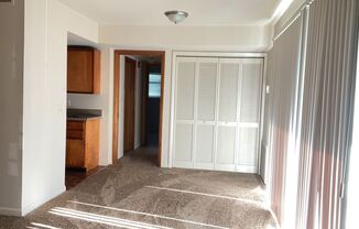 2 beds, 1 bath, 950 sqft, $1,085, Unit C05 Manor