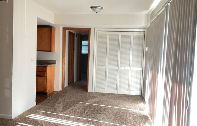 2 beds, 1 bath, 950 sqft, $1,085, Unit C05 Manor