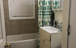 2 beds, 1 bath, $4,000, Unit 32