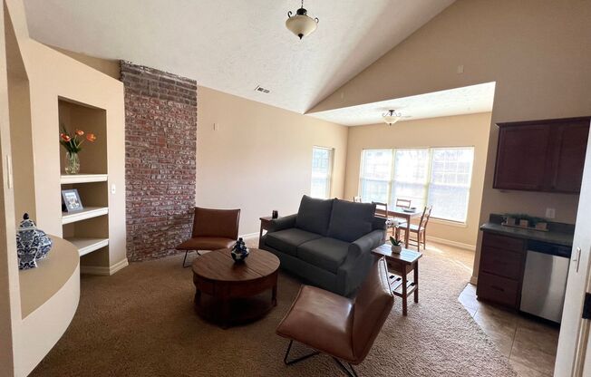 2 beds, 1 bath, 1,100 sqft, $1,695, Unit 615 - Unit 201 Duplex B1100