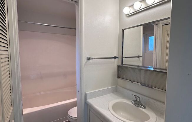 1 bed, 1 bath, 490 sqft, $895, Unit B-5