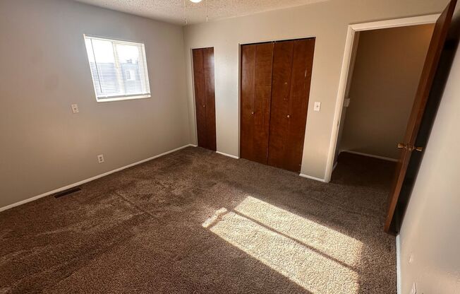 2 beds, 1 bath, $750, Unit 305