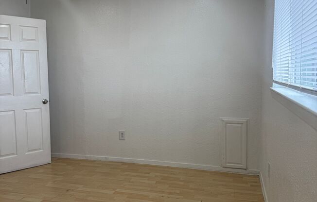 2 beds, 1 bath, 715 sqft, $1,340