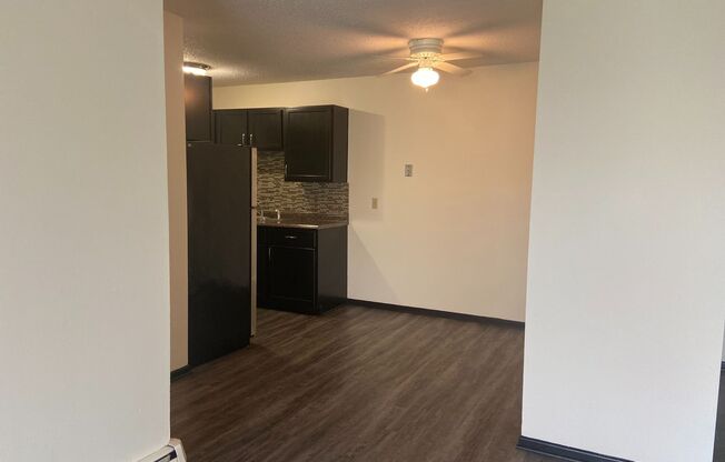 2 beds, 1.5 baths, 1,060 sqft, $1,275, Unit 7700-319