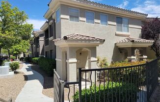 Gated Falls Condo with 3 Bedrooms, Granite Kitchen & Resort Amenities