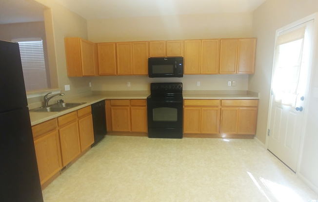 Cross Creek Townhome - 3 Bedroom 3 Bath townhome