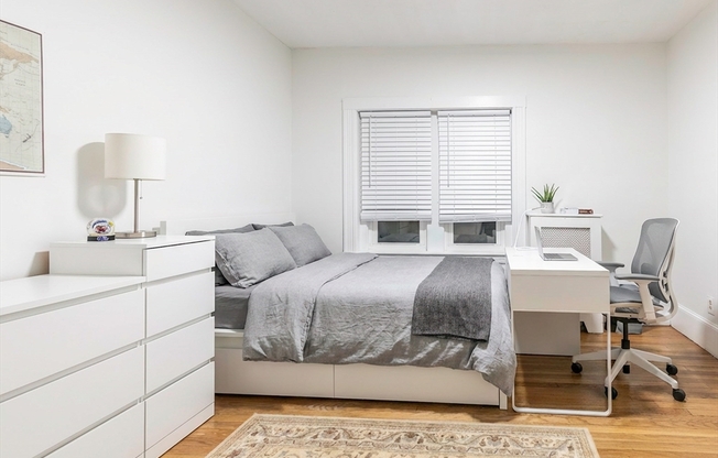 2 beds, 1 bath, 750 sqft, $4,275, Unit 17