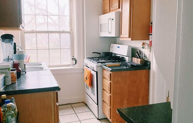 3 beds, 1 bath, $1,650, Unit H