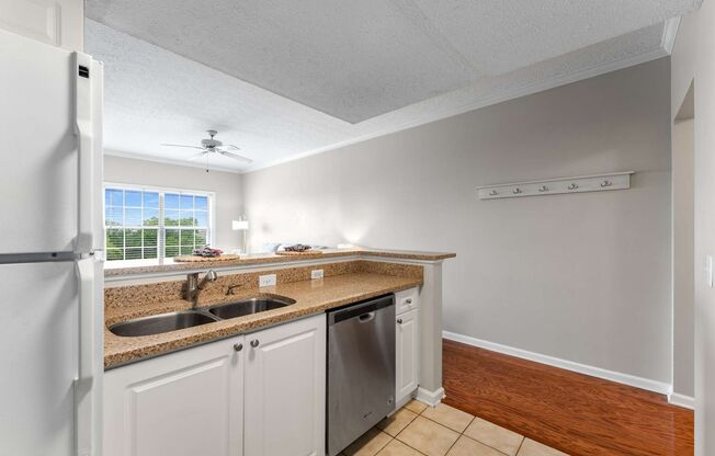 Beautiful One Bed One Bath Green Hills Condo