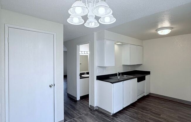 2 beds, 1.5 baths, 942 sqft, $1,325, Unit 4321B02