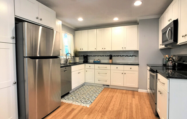 Wonderful Haw Creek Rental - Lawncare Included!