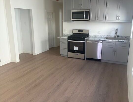 3 beds, 1 bath, 1,100 sqft, $2,995, Unit 1/2