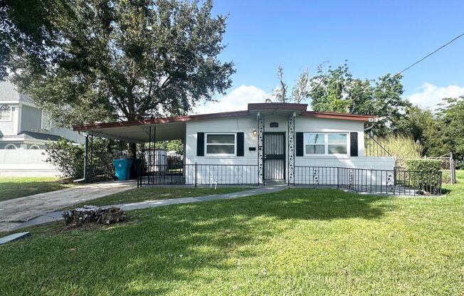3/2 home available in Bunche Manor featuring a fenced yard, screened enclosure, den, and a spacious bonus room