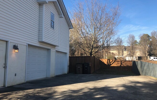3BR 2.5BA large home w/basement, garage, & fenced yard