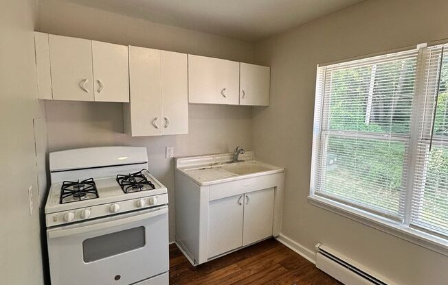 2 beds, 1 bath, 775 sqft, $950, Unit 1411-8