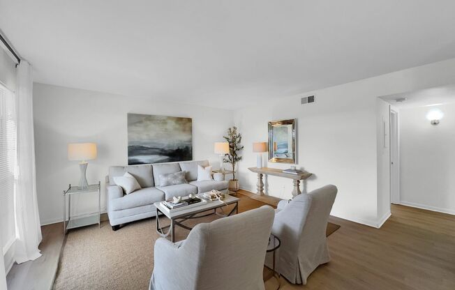 2 beds, 1 bath, 990 sqft, $1,165, Unit 3914