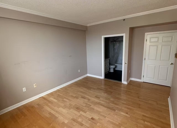 2 beds, 2 baths, 1,200 sqft, $4,000, Unit 716