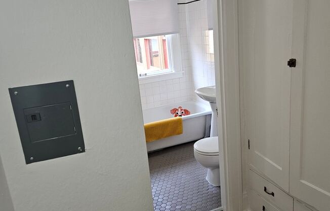 Studio, 1 bath, 337 sqft, $1,099, Unit 30