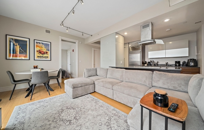 2 beds, 2 baths, 966 sqft, $5,900, Unit 2207