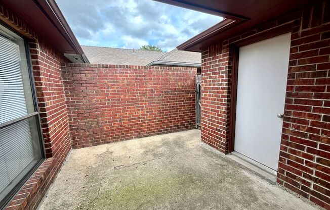 2 beds, 2 baths, $1,495