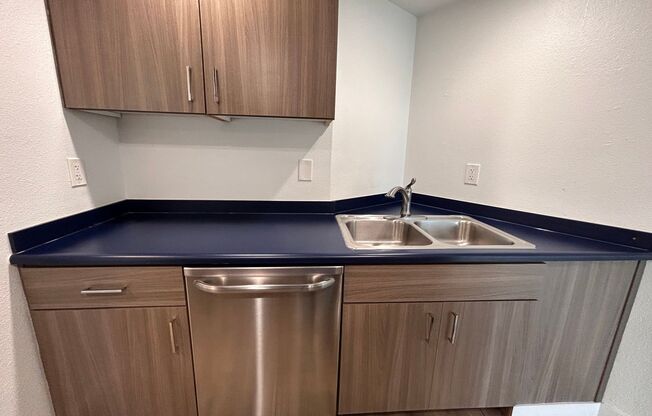 2 beds, 2 baths, 990 sqft, $1,650, Unit 209