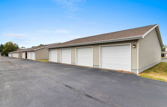 2 beds, 1 bath, 900 sqft, $995, Unit 2840-110