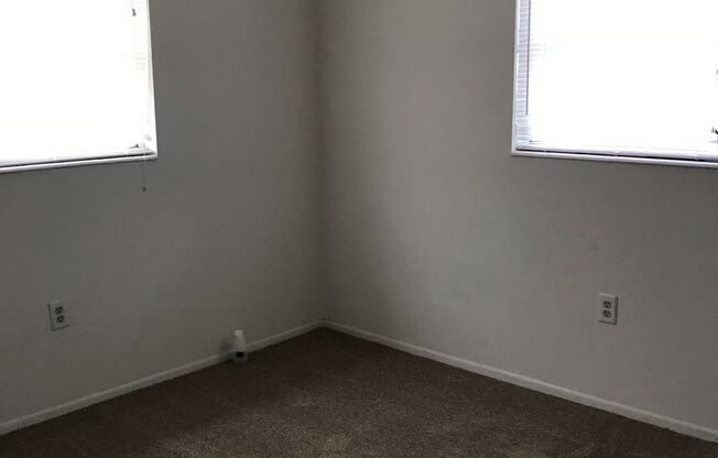 2 beds, 1 bath, $1,300