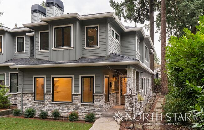 Newer Duplex in the Heart of Lake Oswego.