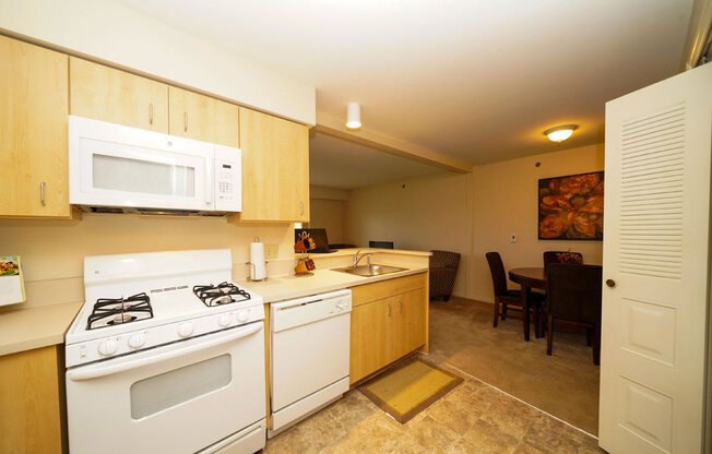 European-Style Kitchen with Breakfast Bar at Hunters Pond Apartment Homes, Champaign, IL, 61820