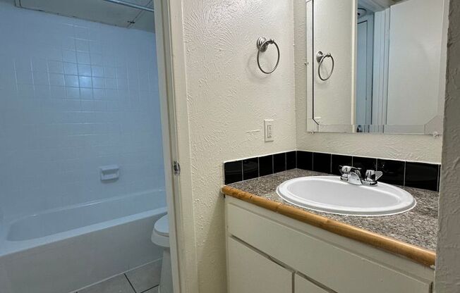 1 bed, 1 bath, 619 sqft, $1,299, Unit OPA-160