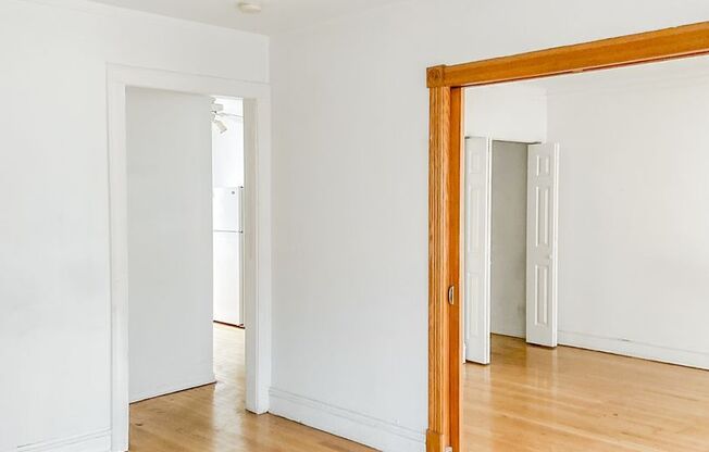 2 beds, 1 bath, 822 sqft, $2,100, Unit 5034-1