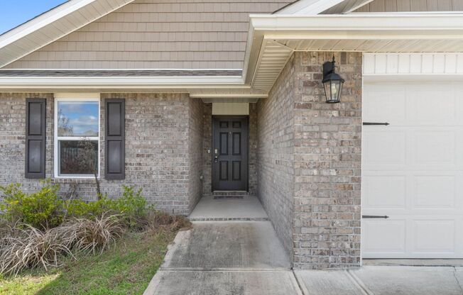 3 bed, community pool home in Redstone Commons