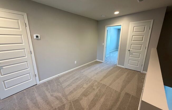 3 beds, 2.5 baths, $2,195, Unit # 22