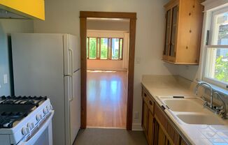 2 beds, 1 bath, $3,200