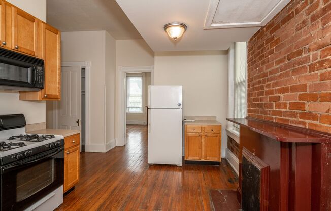 1 bed, 1 bath, $1,095, Unit 213 4B