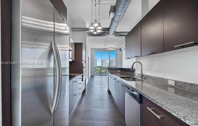 3 beds, 2 baths, $4,300, Unit # 818