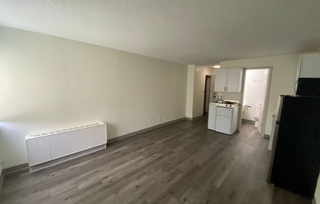 Studio, 1 bath, $725, Unit #142
