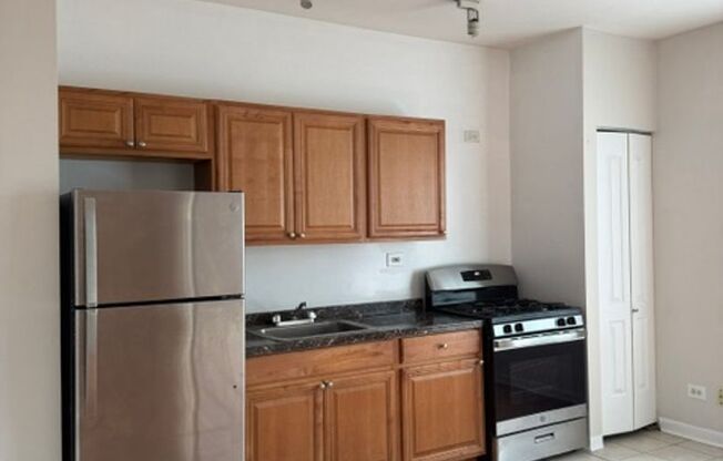 Studio, 1 bath, $1,050, Unit 404